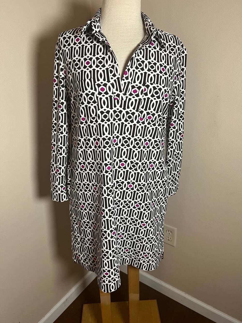 Jude Connally Black and White Geometric Pattern Long Sleeve Shift Dress